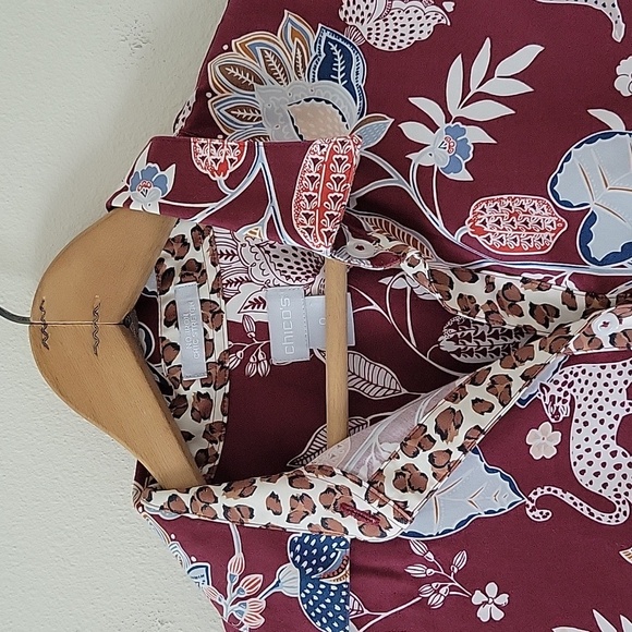 Chico's No Iron Cheetah Floral Classic Stretch Button Front Shirt Size Small/4 - Picture 4 of 8